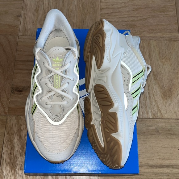 ADIDAS WOMEN’S OZWEEGO SHOES - Picture 5 of 7